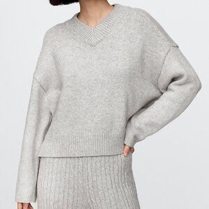 Gap CashSoft Cropped High V-Neck Sweater